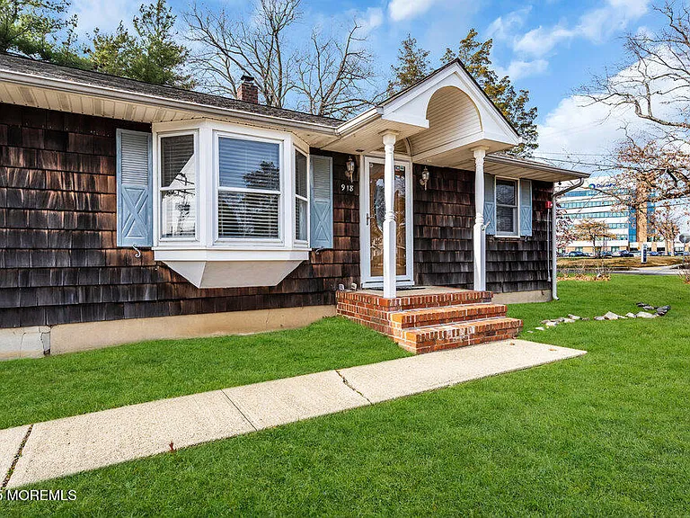 918 Charles Dr — Photo 12