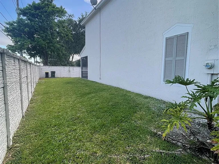 3100 SW 50th St — Photo 16