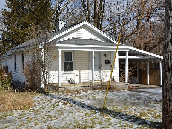 2nd image of 819 Young St
