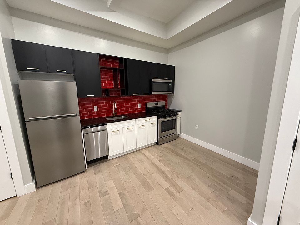 1st image of 177 Van Buren St #3D