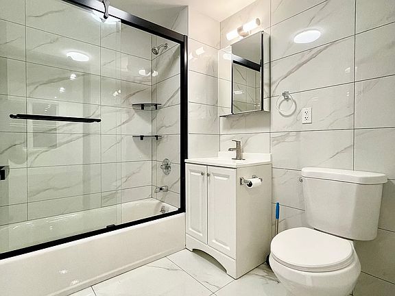 4th image of 1595 W 9th St #3