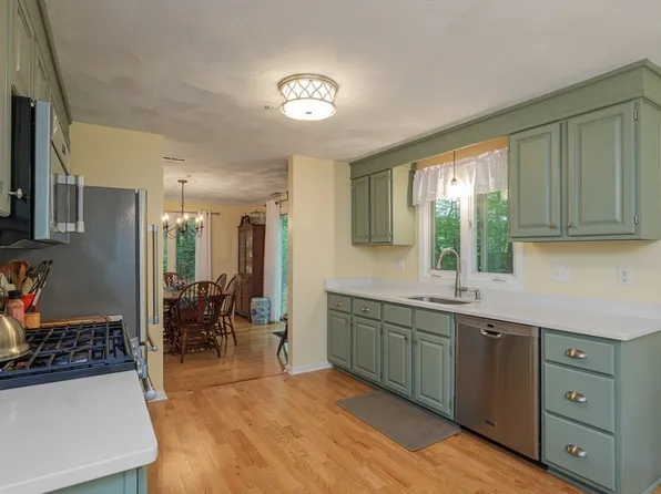 38 Brickett Hill Cir, Haverhill, MA 01830