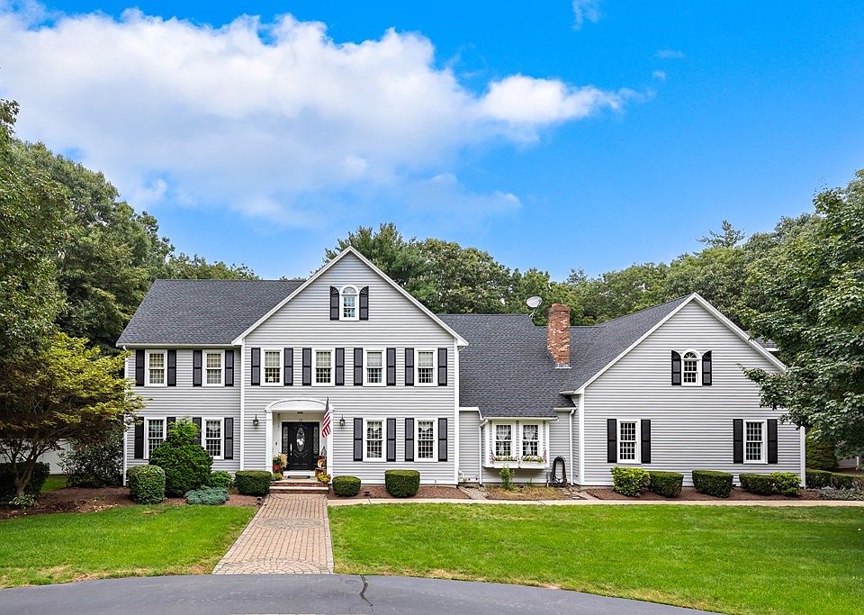1st image of 10 Rosewood Dr