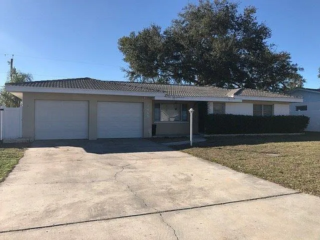 1468 Fairfield Dr
