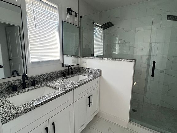 2nd image of 2390 Rose Palm Pl