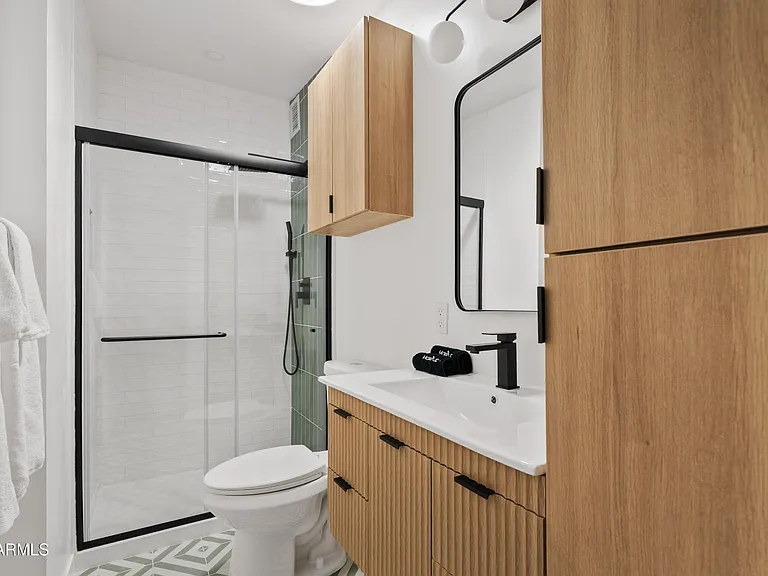530 W 17th St — Photo 11