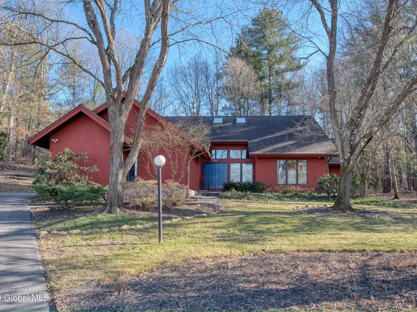 14 Owasco Court, Niskayuna, NY 12309