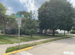 501 W Valley Dr, Eldridge, IA 52748