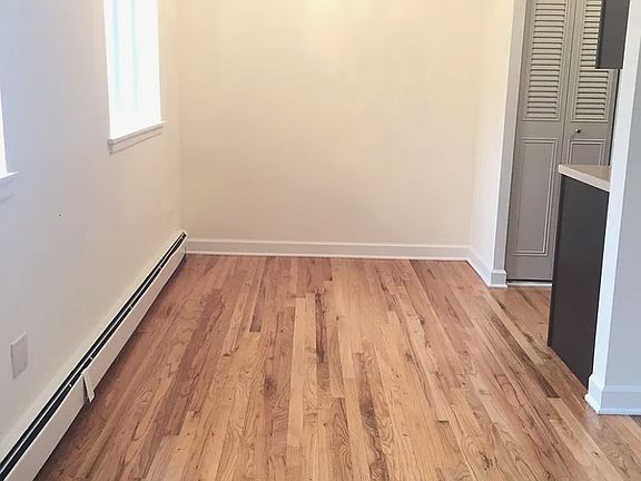 2nd image of 5958 N Kenmore Ave APT 301