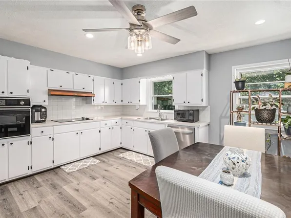 1108 NE 88th St, Kansas City, MO 64155