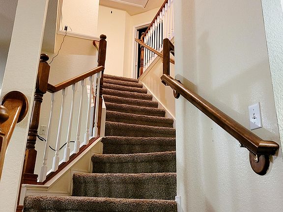 2nd image of 815 San Jacinto Dr