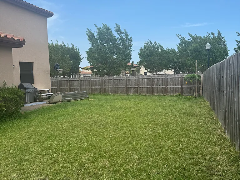 2494 SE 2nd St — Photo 5