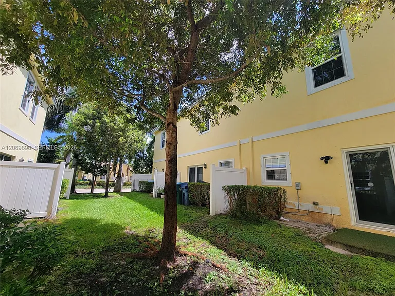1107 NW 40th Ter #1107 — Photo 32