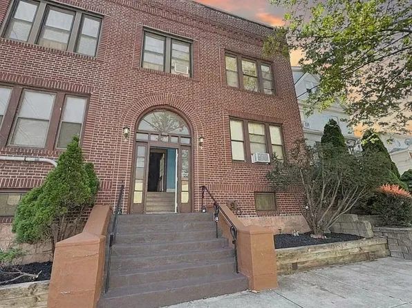 452 Avenue E APT 4, Bayonne, NJ 07002