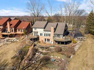 10795 Oxbow Lakeshore Dr, White Lake, MI