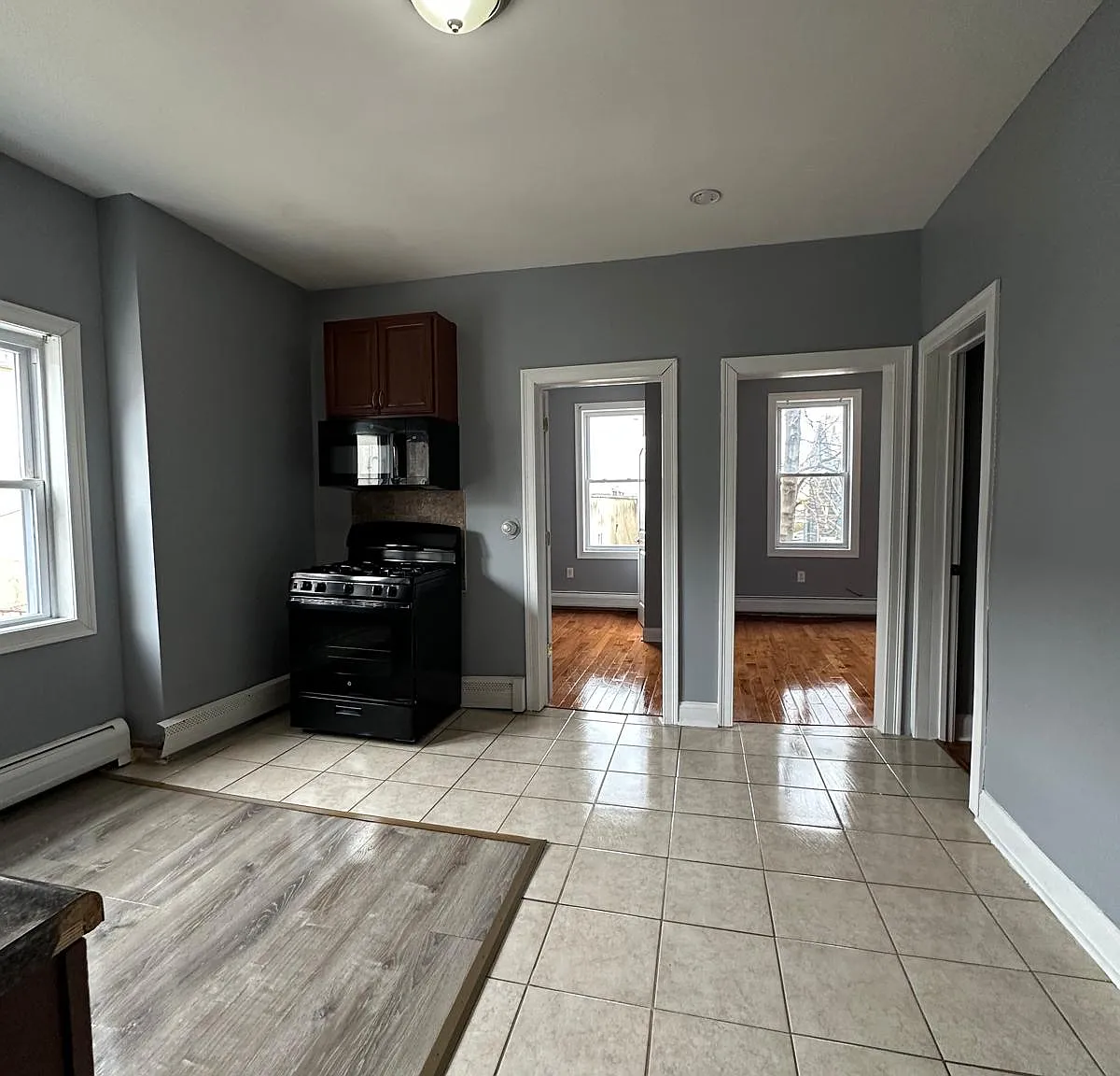3 bed, 950 sqft, $1,725 — Photo 3
