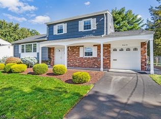 25 Surrey Rd, Somerset, NJ 08873