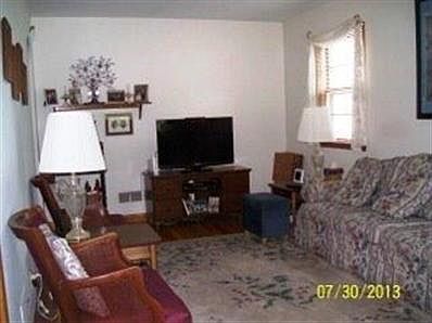 2nd image of 3144 Hobart Ave