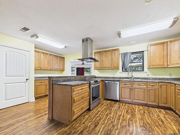 3rd image of 1027 Bruce Dr