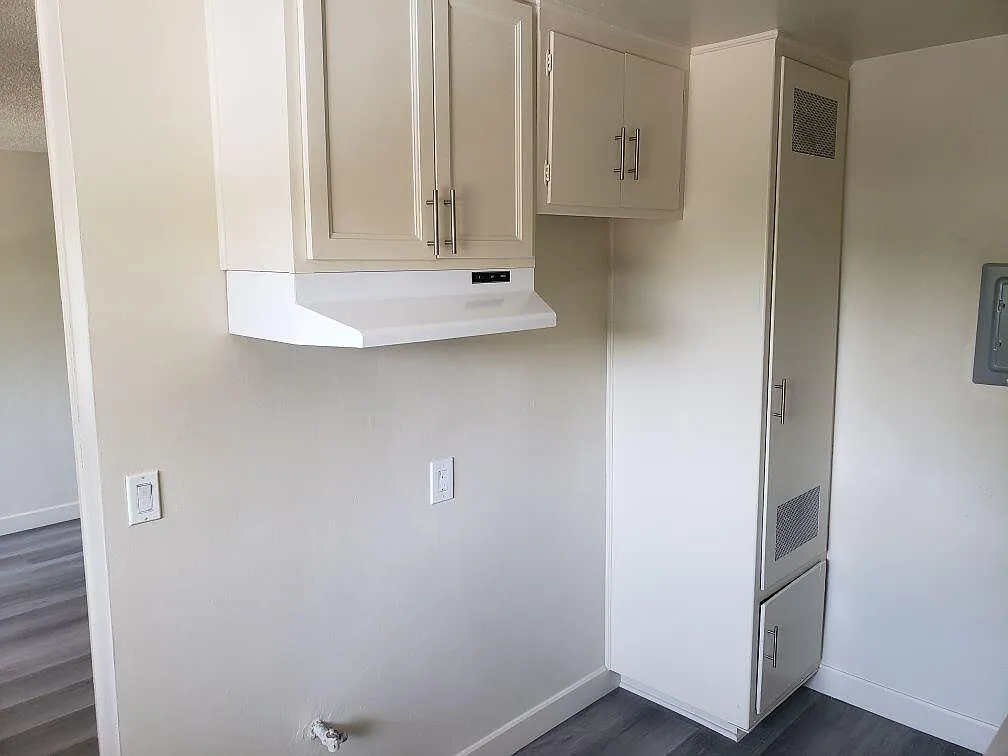 3005 E 8th St — Photo 3
