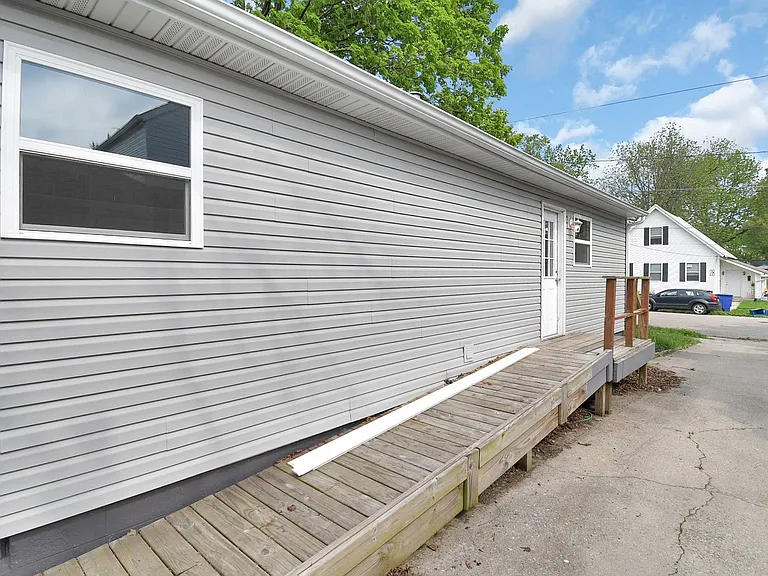 27 Eaton St — Photo 24