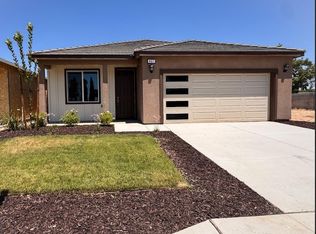 467 W Gibson Ave, Clovis, CA 93612