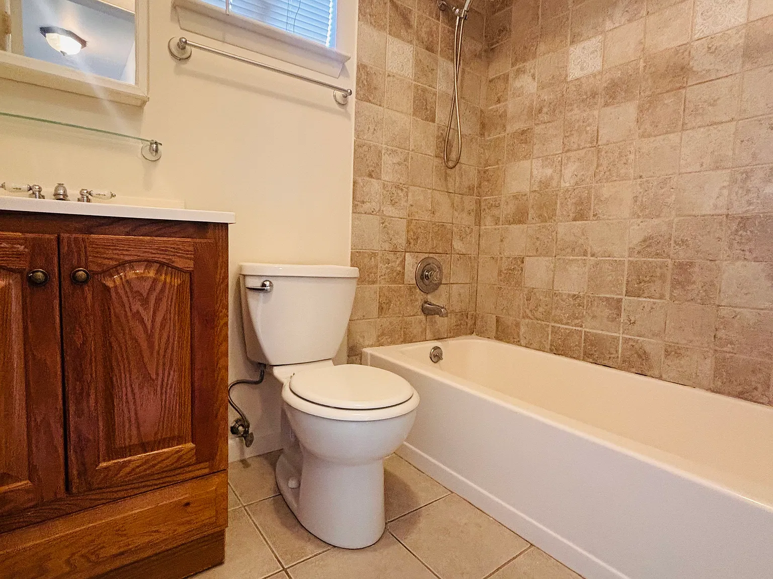 1 bed, 925 sqft, $1,750 — Photo 3