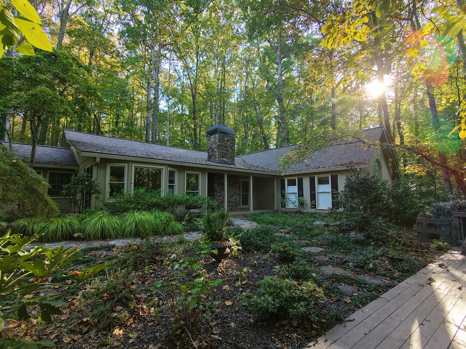 4 bed, 2127 sqft, $4,500 — Photo 1