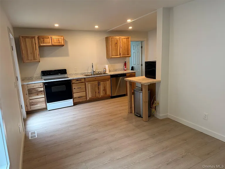29 Thompson St — Photo 5