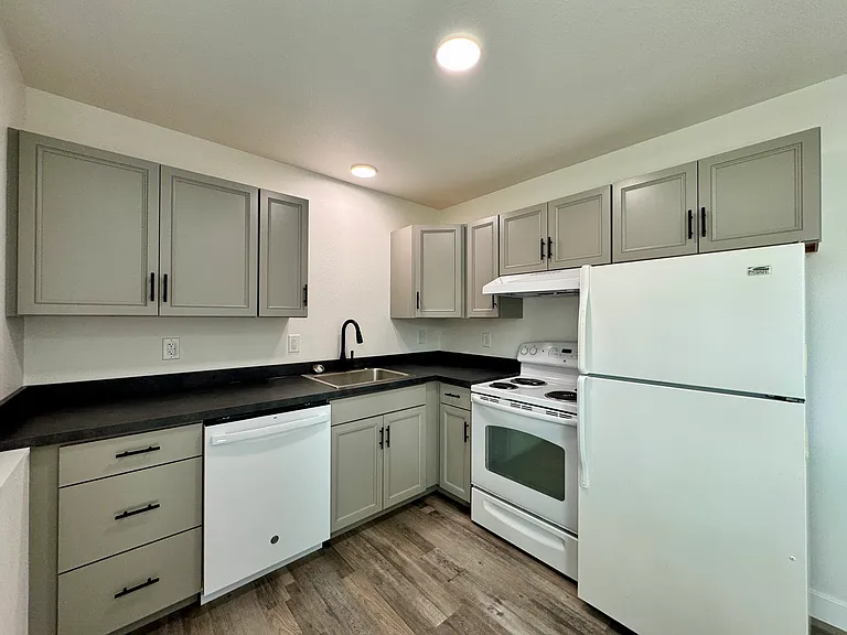 2340 Fairview Ave — Photo 3