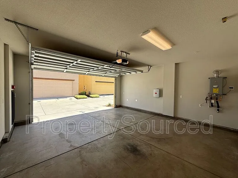 948 Posey St — Photo 53