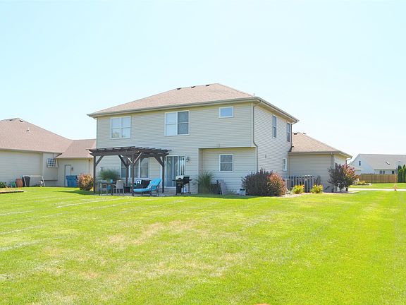 3rd image of 279 Highpoint Cir N