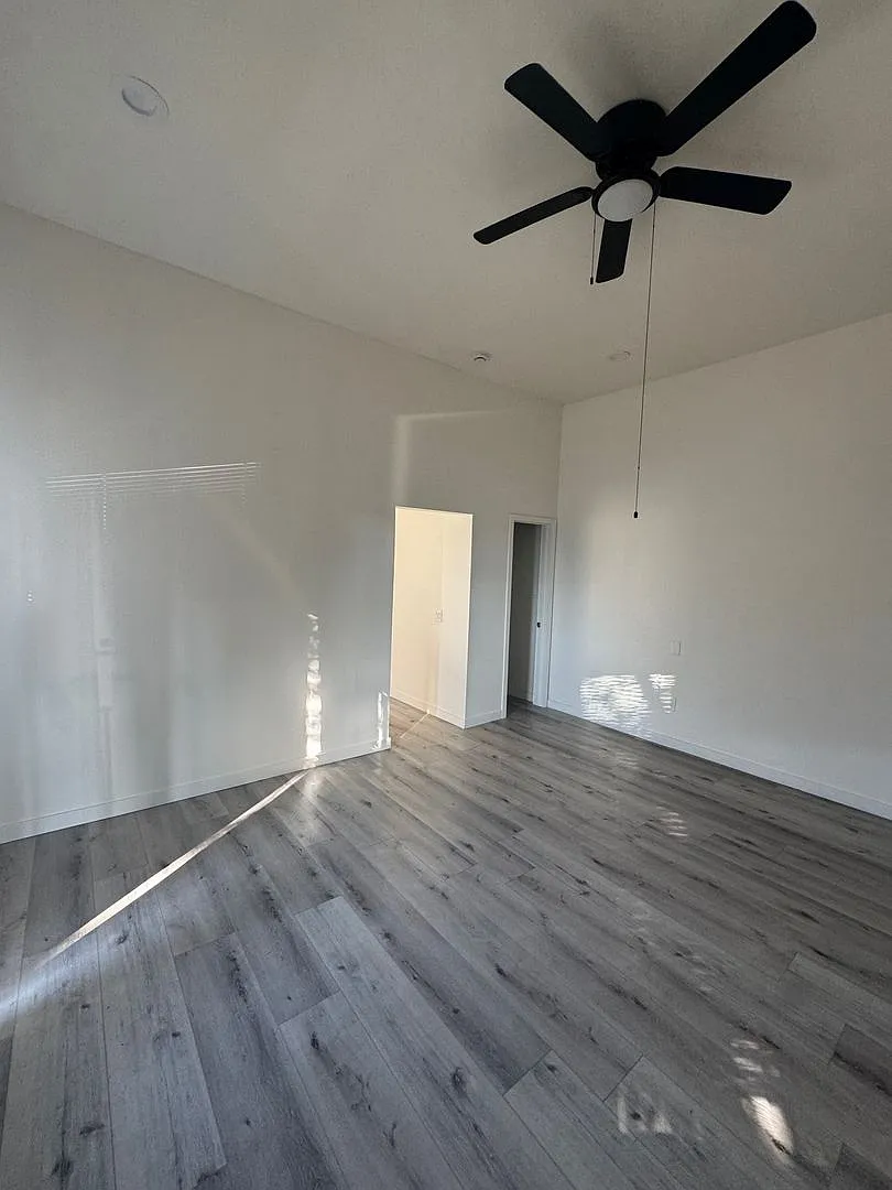 Spacious 2 Bed / 2 Bath 850 Sq Ft Barrio Logan $2,750 — Photo 3