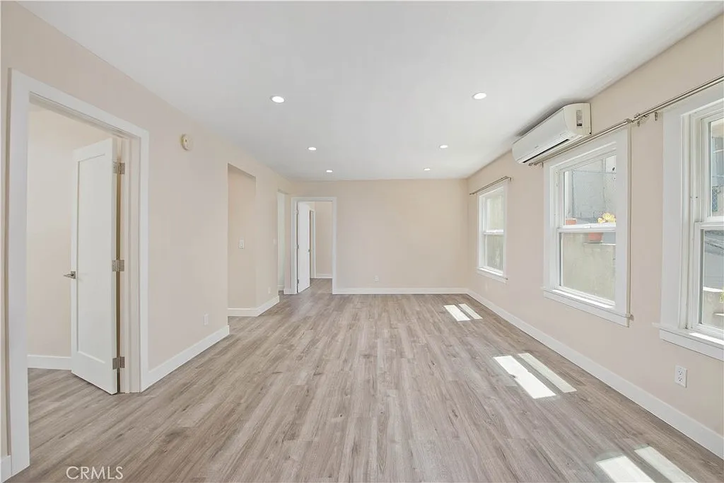 Building Photo - 1639 Redcliff St #1/2