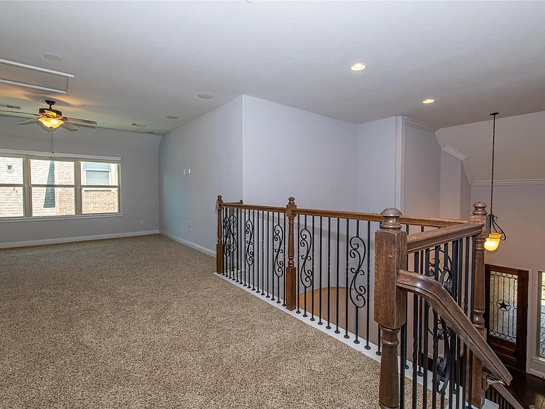 7 Whispering Thicket Pl — Photo 15