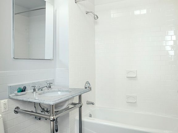 5th image of 125 Court St APT 6SE