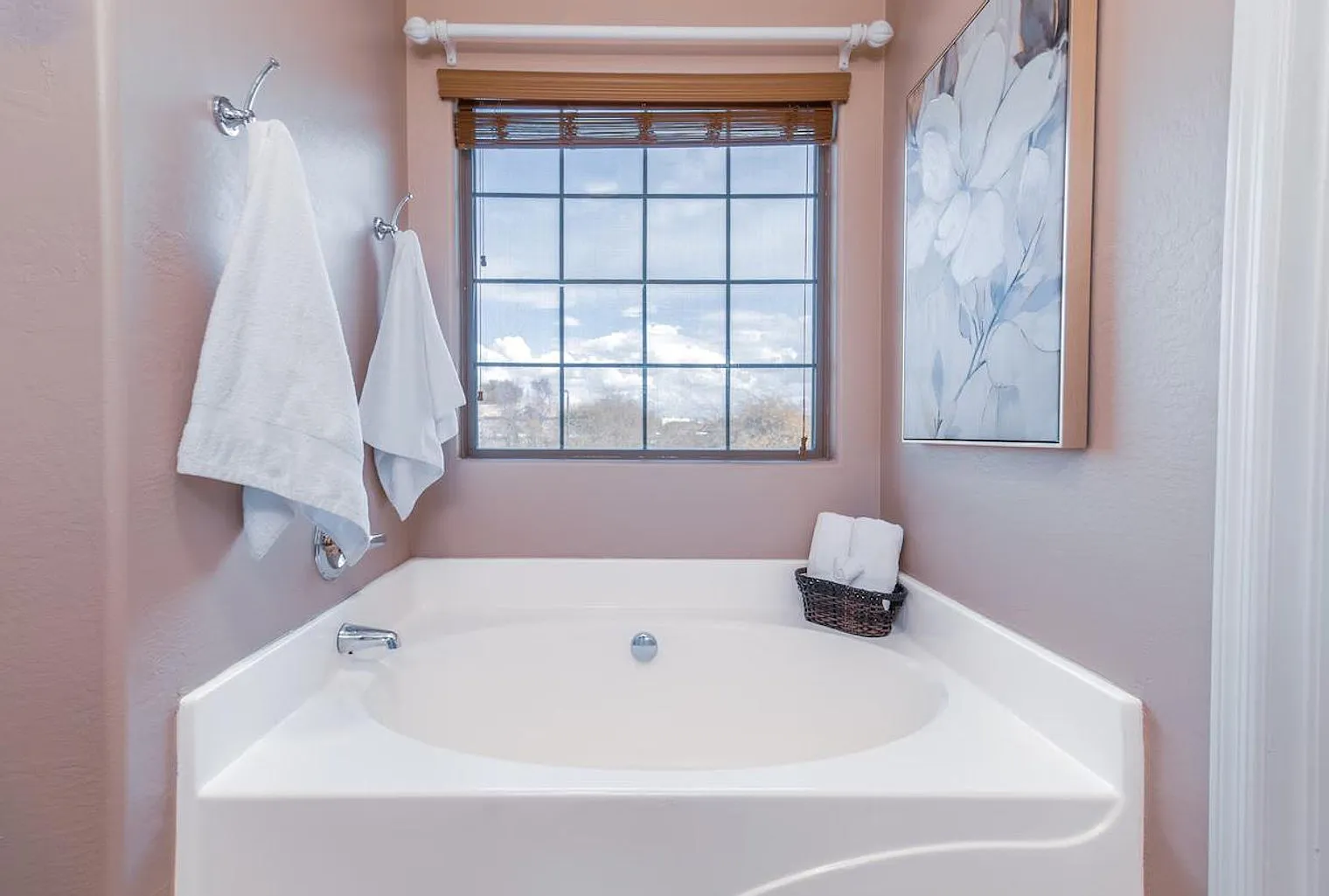 4 bed, 2.5 bath, $5,332 — Photo 3