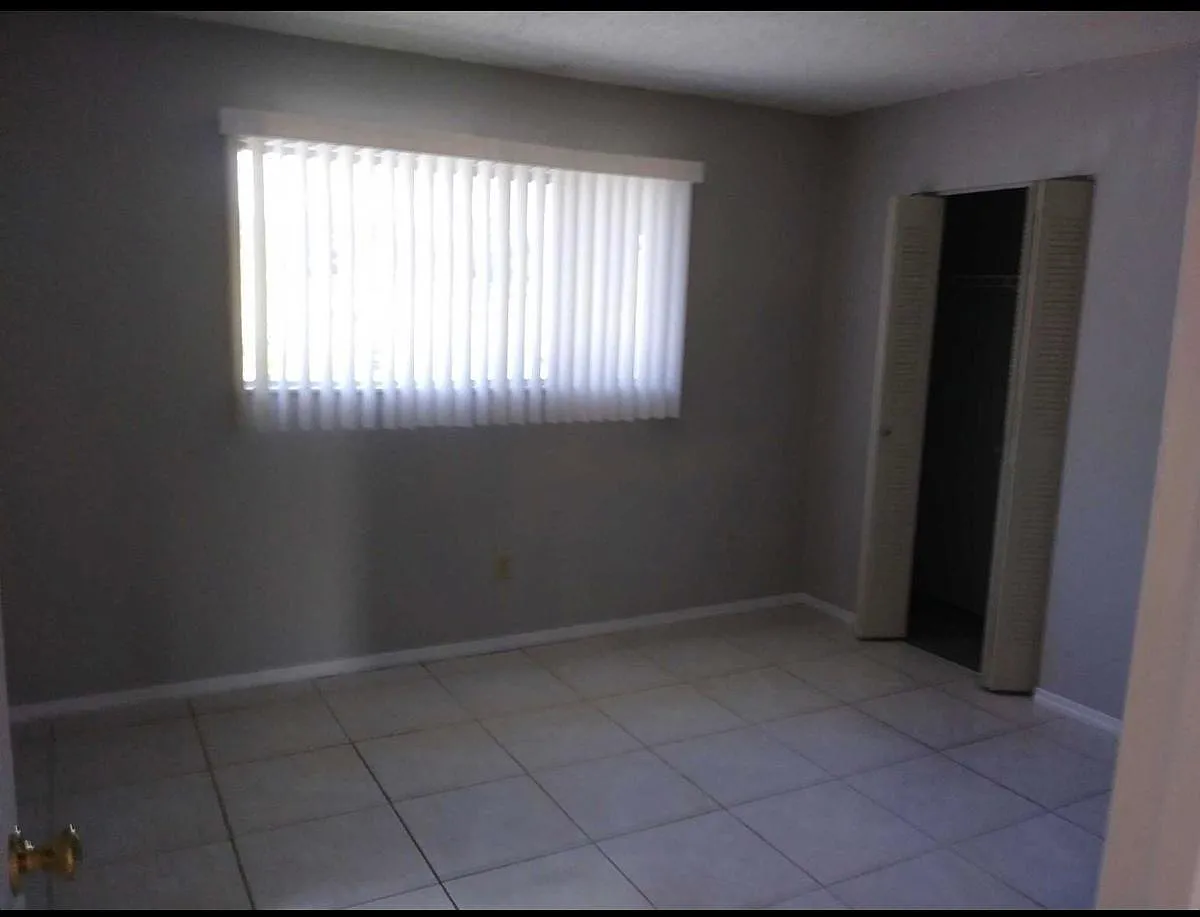709 W Rosewood Lane — Photo 4