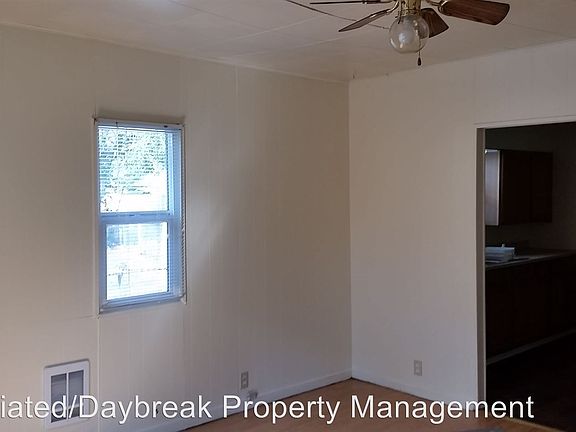 4th image of 909 N Naches Ave