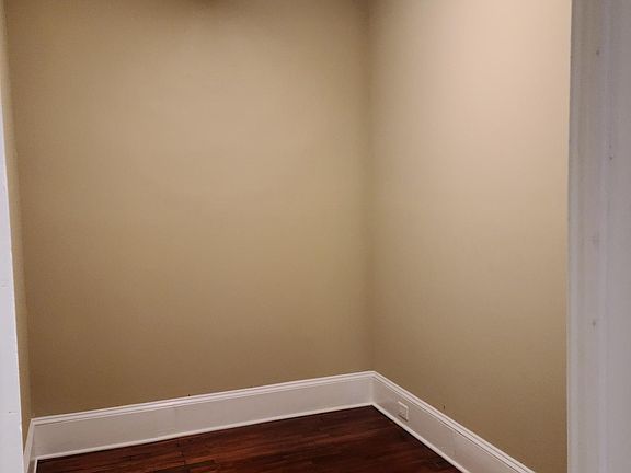 4th image of 8 Centre Hill Ct #A