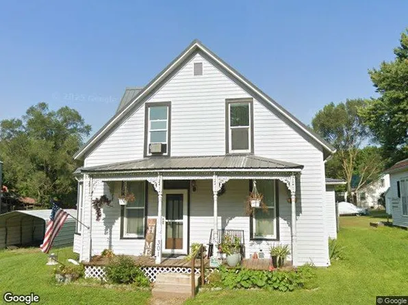 301 Maple St, Bonaparte, IA 52620