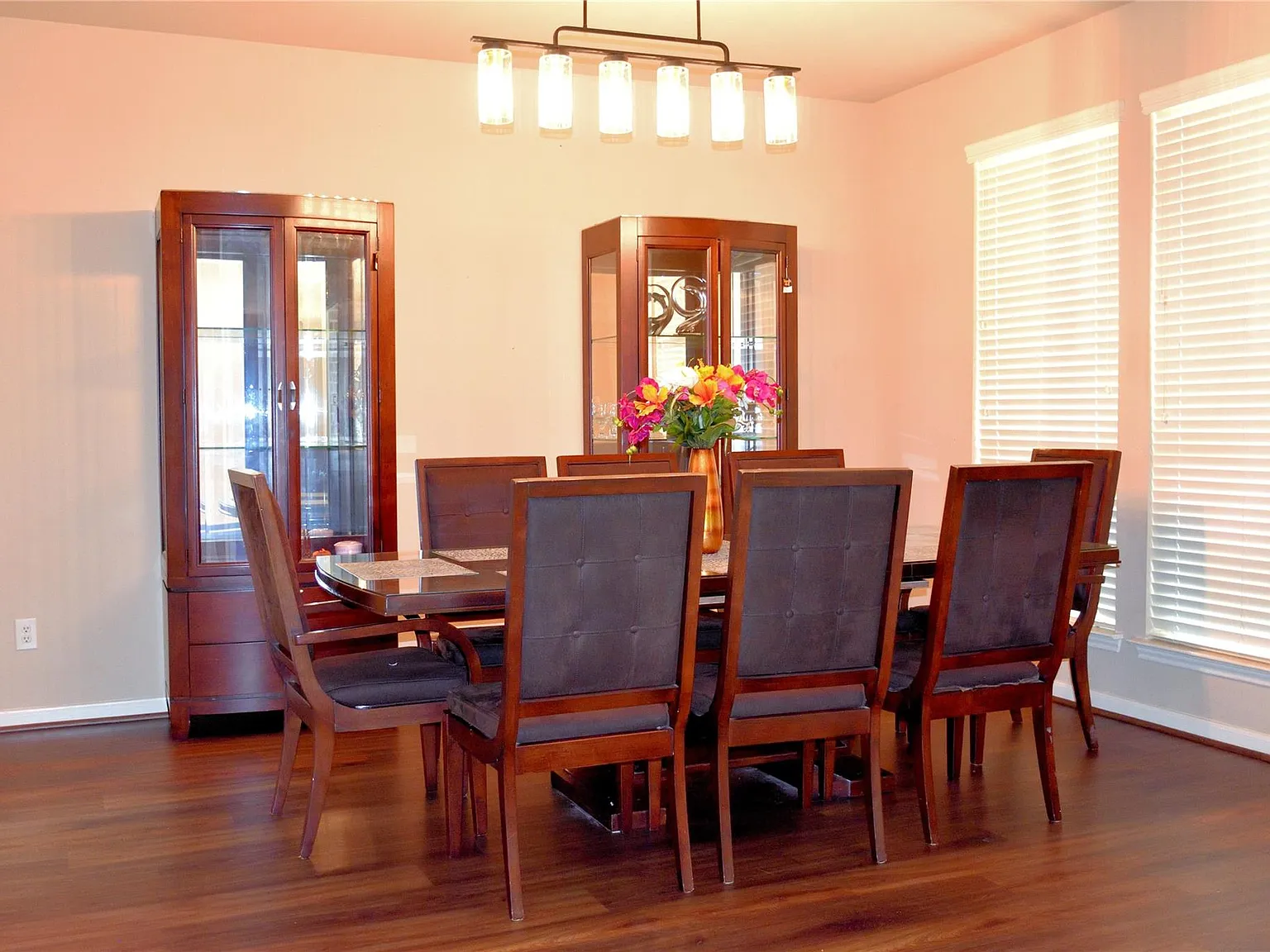 4 bed, 3.5 bath, 2779 sqft, $2,900 — Photo 3
