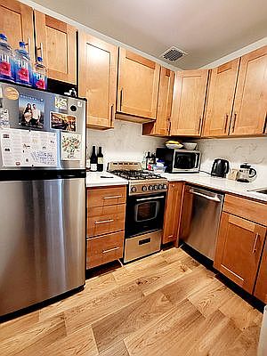 3rd image of 148 W 75th St APT 1A