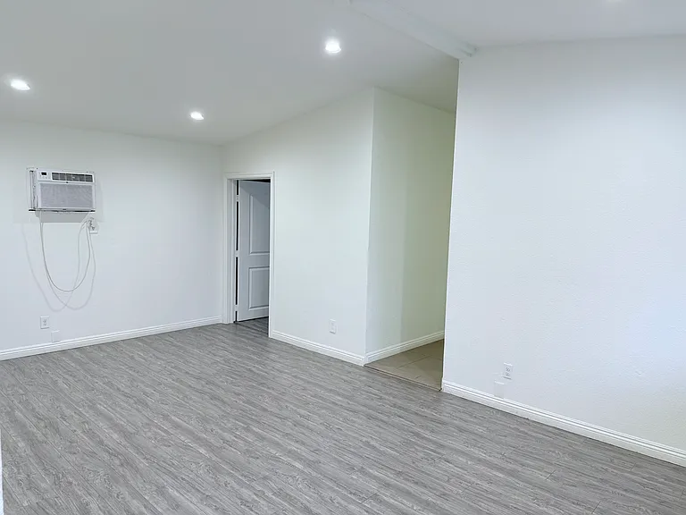 108 E Wakefield Ave #9 — Photo 3