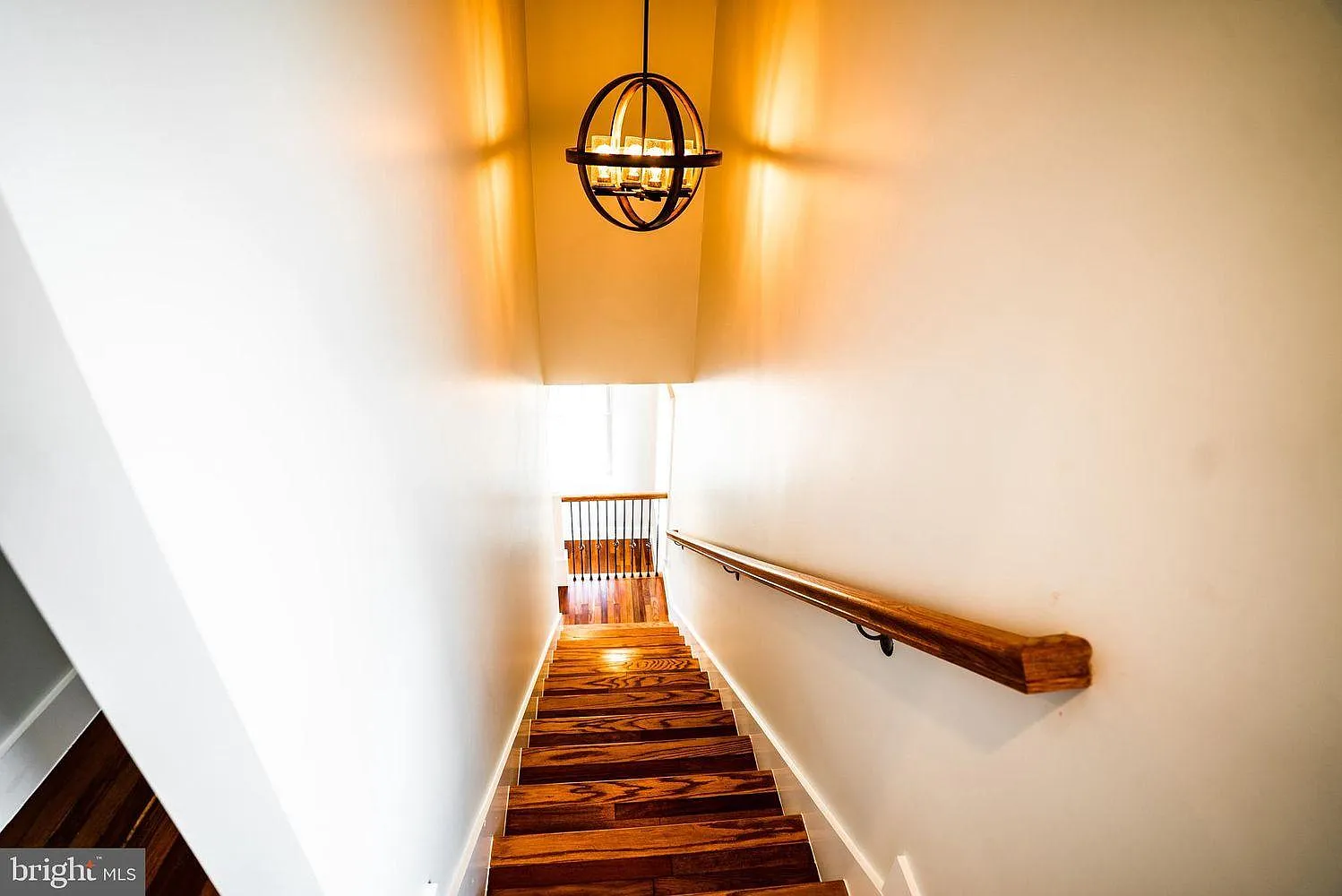 4 bed, 2240 sqft, $3,595 — Photo 3