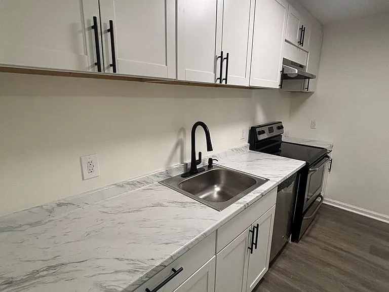 2535 Martin Cir — Photo 7