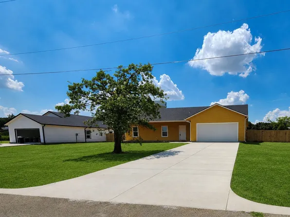 400 Susan Dr, Kennedale, TX 76060