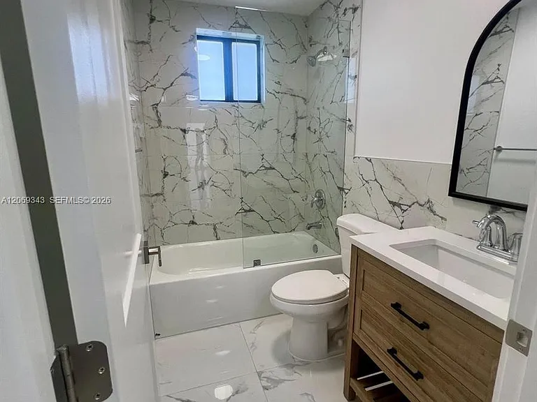 1860 NW 19th St #202 — Photo 11