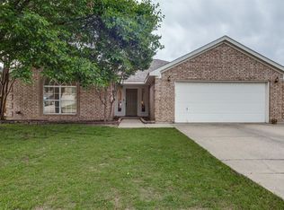 3804 Periwinkle Dr, Fort Worth, TX 76137