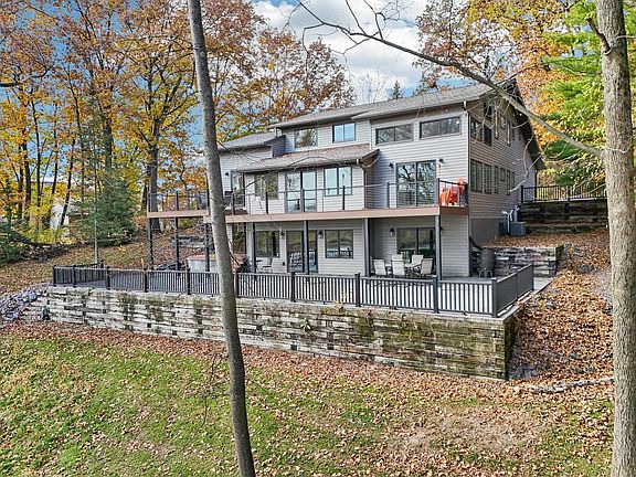 3rd image of N5620 Thunderbird Road